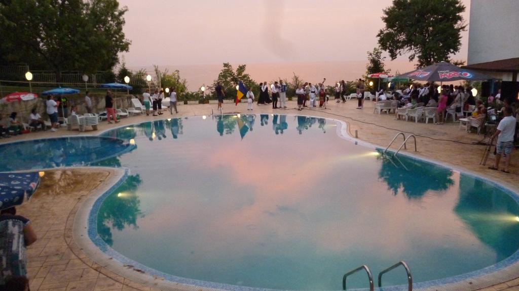 Ahilea Hotel - Free Pool Access バルチク エクステリア 写真