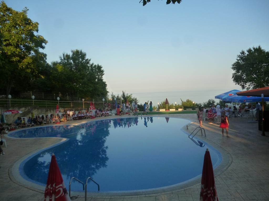 Ahilea Hotel - Free Pool Access バルチク エクステリア 写真