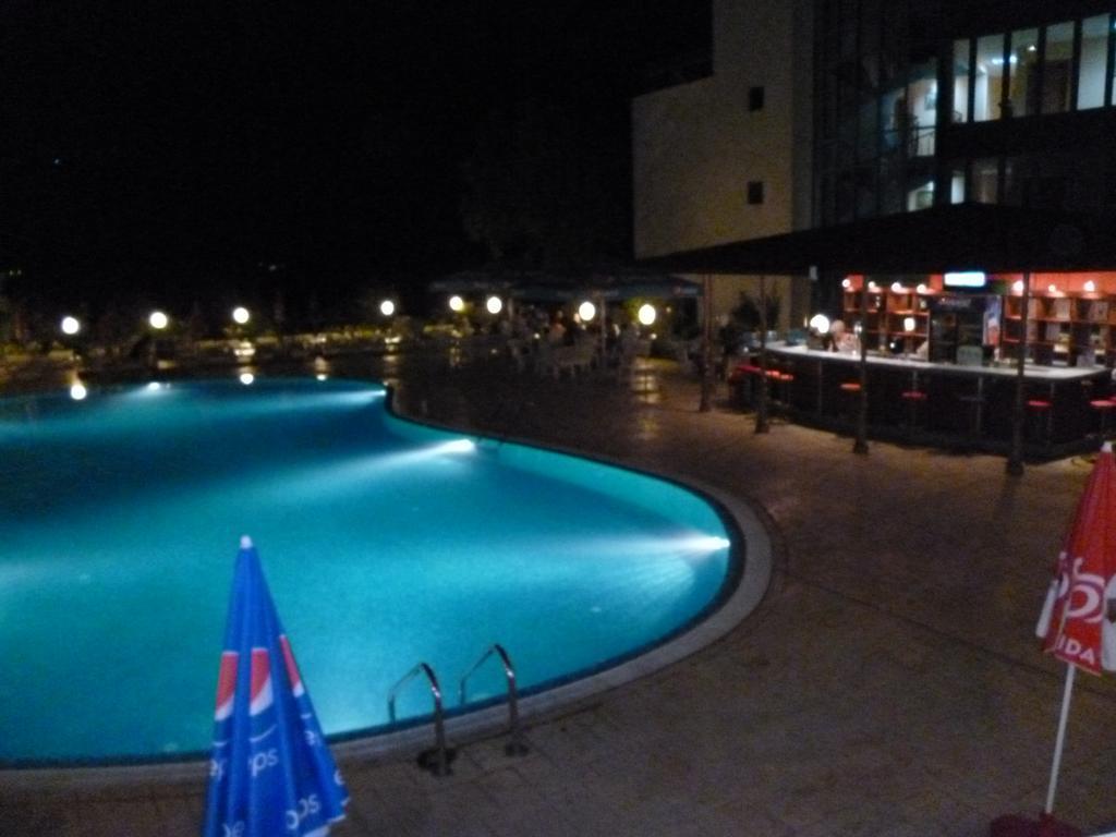 Ahilea Hotel - Free Pool Access バルチク エクステリア 写真