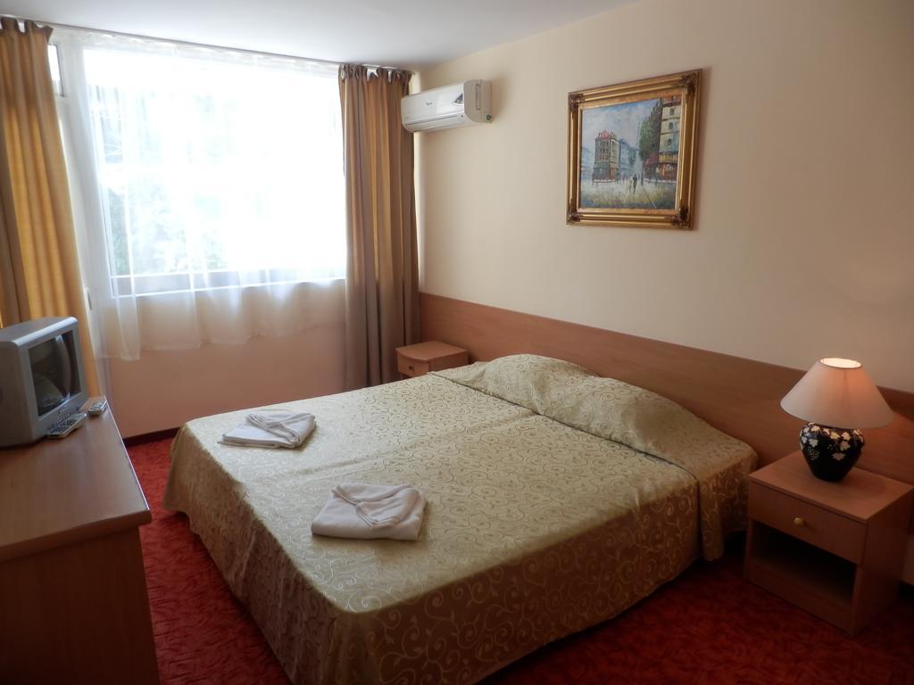 Ahilea Hotel - Free Pool Access バルチク エクステリア 写真