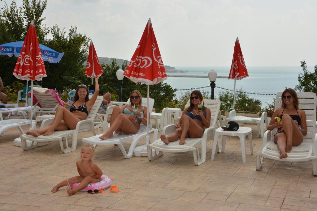 Ahilea Hotel - Free Pool Access バルチク エクステリア 写真