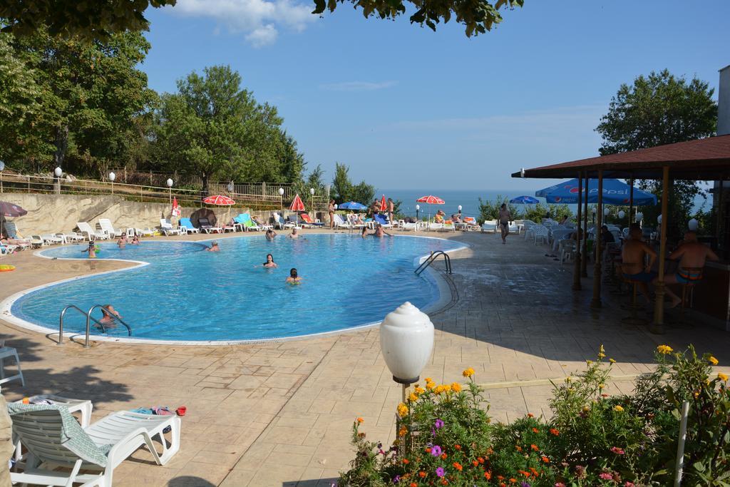 Ahilea Hotel - Free Pool Access バルチク エクステリア 写真