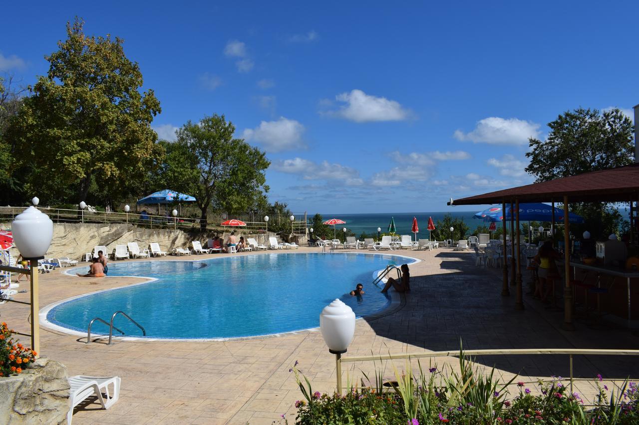 Ahilea Hotel - Free Pool Access バルチク エクステリア 写真