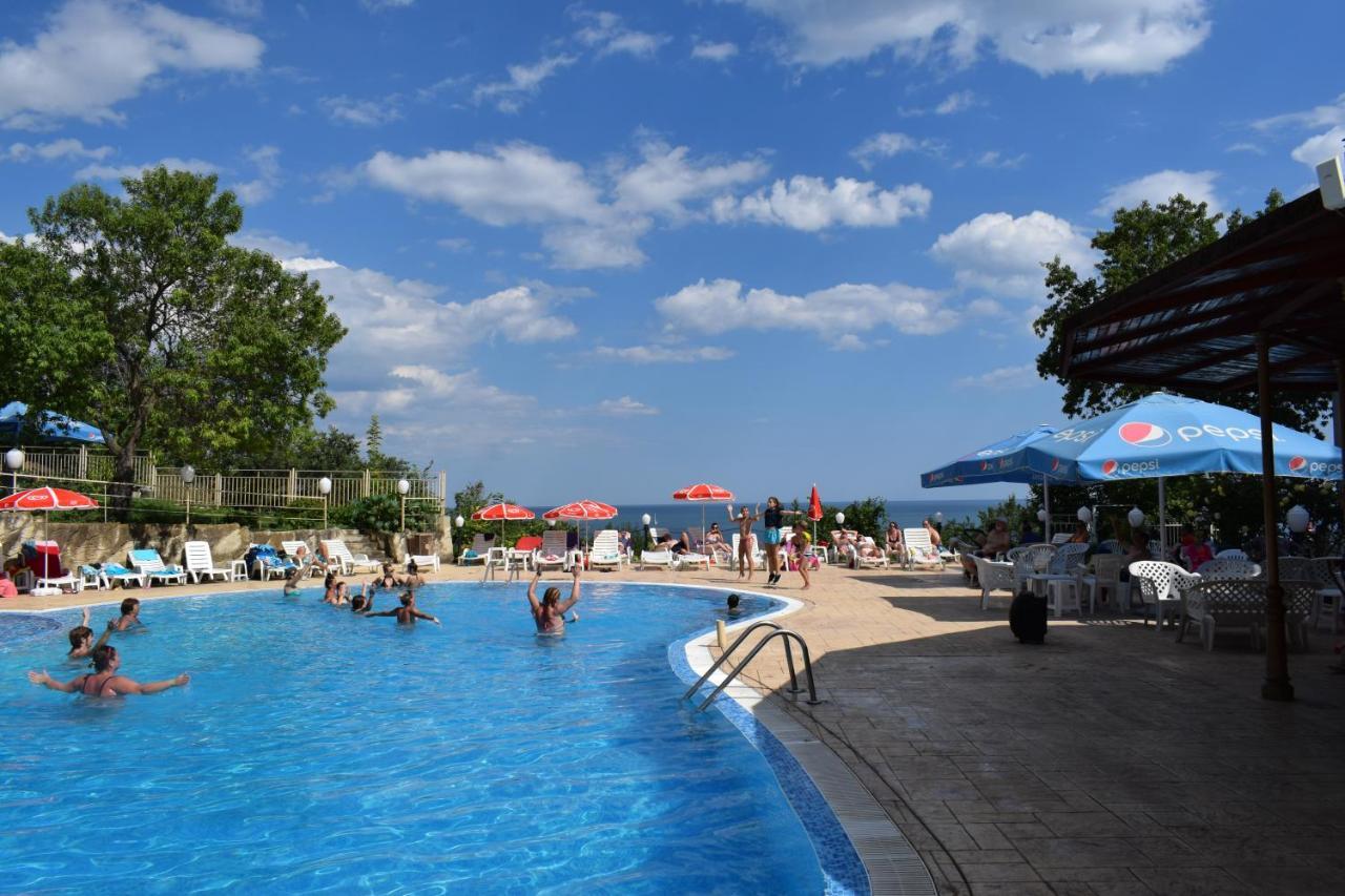 Ahilea Hotel - Free Pool Access バルチク エクステリア 写真