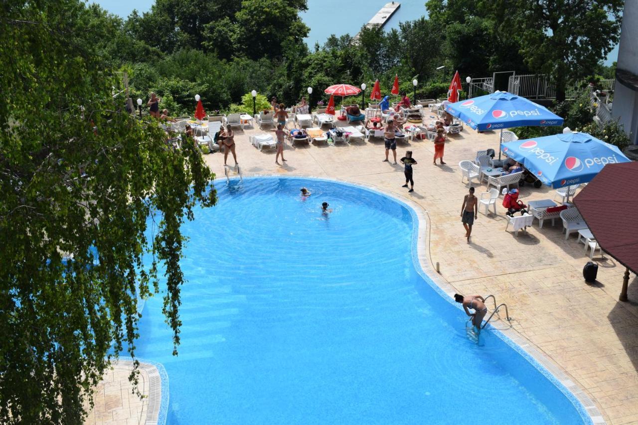 Ahilea Hotel - Free Pool Access バルチク エクステリア 写真