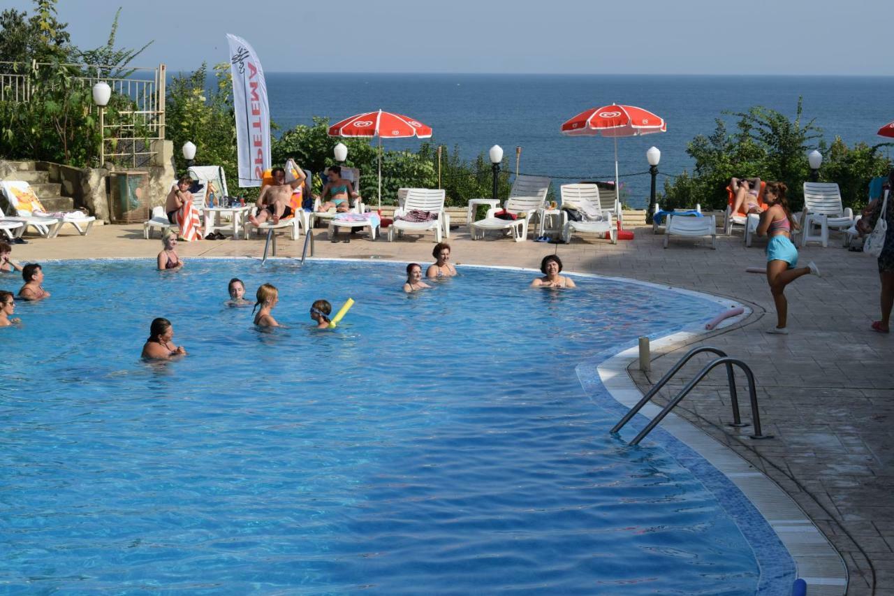 Ahilea Hotel - Free Pool Access バルチク エクステリア 写真