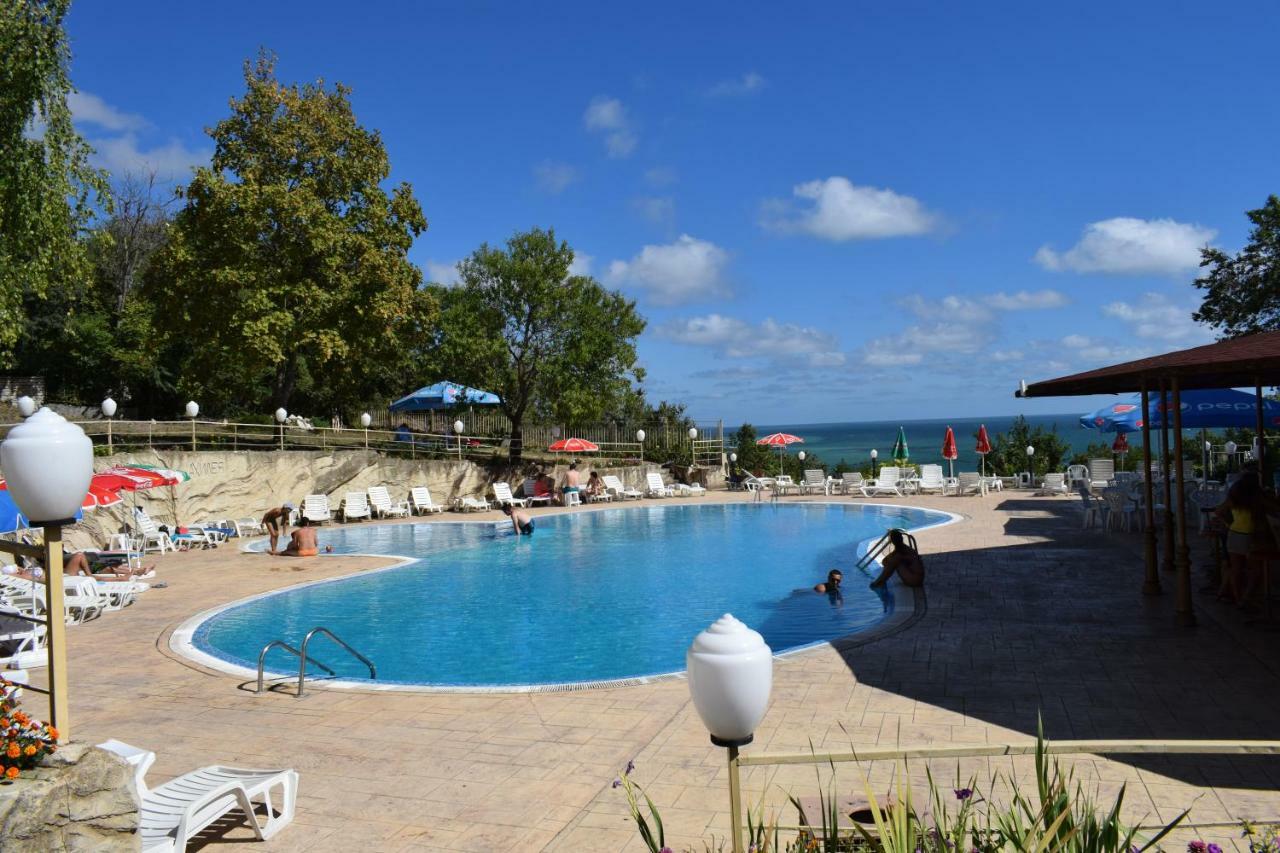 Ahilea Hotel - Free Pool Access バルチク エクステリア 写真
